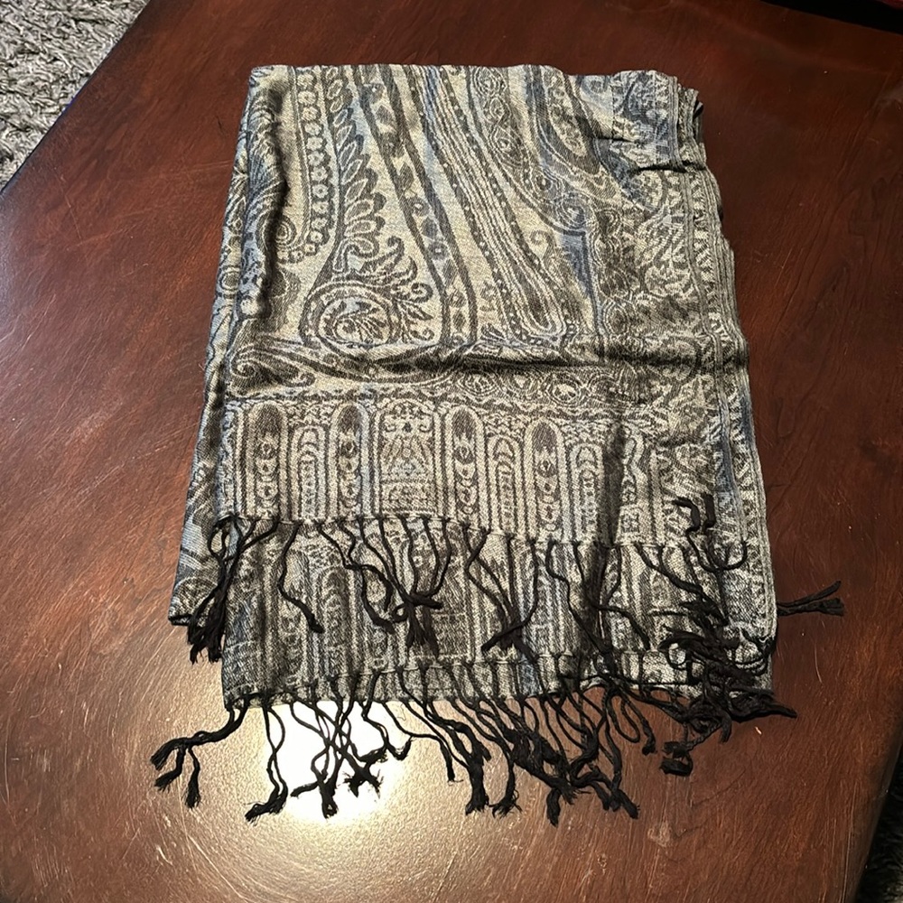 Long silvery gray scarf with black paisleyish fleur de lis design